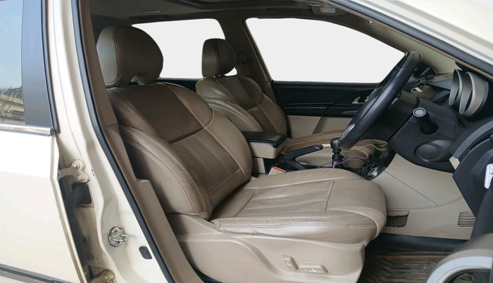 2015 Mahindra XUV500 W10, Diesel, Manual, 1,21,993 km, interior