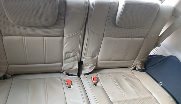 2015 Mahindra XUV500 W10, Diesel, Manual, 1,21,993 km, interior