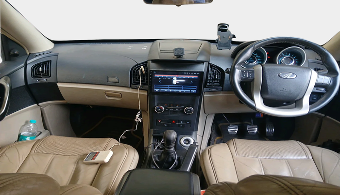 2015 Mahindra XUV500 W10, Diesel, Manual, 1,21,993 km, interior
