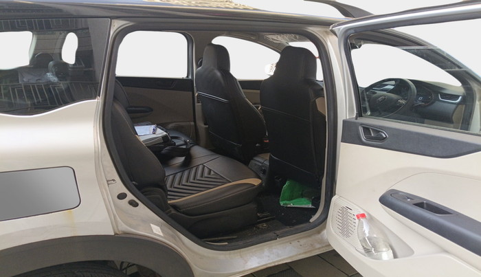 2022 Renault TRIBER RXT, Petrol, Manual, 8,718 km, interior