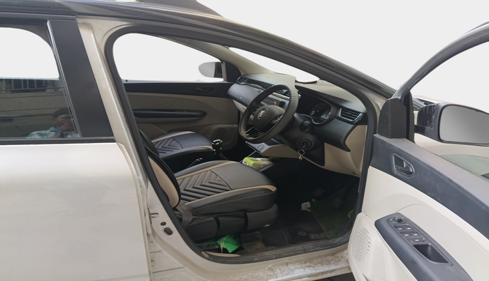 2022 Renault TRIBER RXT, Petrol, Manual, 8,718 km, interior