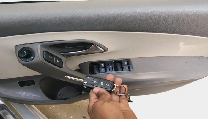 2011 Volkswagen Vento HIGHLINE DIESEL 1.6, Diesel, Manual, 1,04,519 km, interior