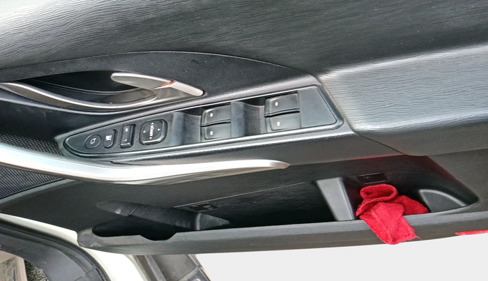 2019 Mahindra XUV500 W9, Diesel, Manual, 79,888 km, interior