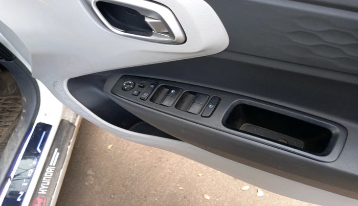 2022 Hyundai GRAND I10 NIOS SPORTZ 1.2 KAPPA VTVT, Petrol, Manual, 27,889 km, interior