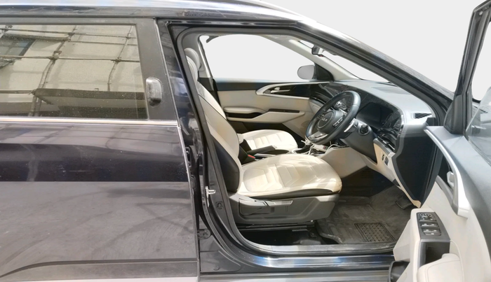 2022 KIA CARENS LUXURY PLUS 1.4 PETROL DCT 6 STR, Petrol, Automatic, 40,572 km, interior