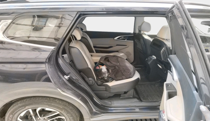 2022 KIA CARENS LUXURY PLUS 1.4 PETROL DCT 6 STR, Petrol, Automatic, 40,572 km, interior