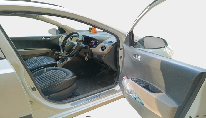 2017 Hyundai Grand i10 SPORTZ (O) 1.2 U2 CRDI, Diesel, Manual, 40,978 km, interior