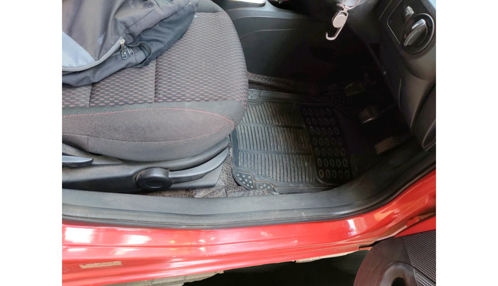 2011 Ford Figo TITANIUM 1.4 DIESEL, Diesel, Manual, 1,18,732 km, interior