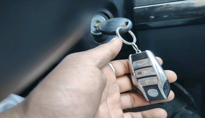 2020 Tata Harrier XE 2.0L KRYOTEC, Diesel, Manual, 25,075 km, interior