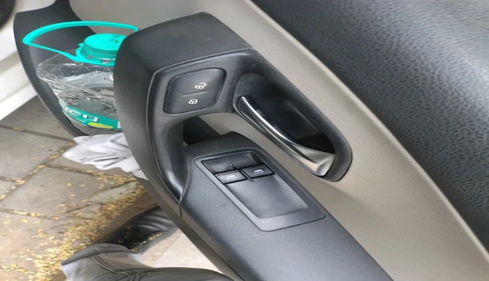 2011 Volkswagen Polo TRENDLINE 1.2L PETROL, Petrol, Manual, 63,275 km, interior