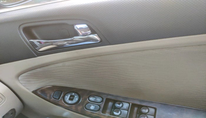 2014 Hyundai Verna FLUIDIC 1.6 CRDI SX, Diesel, Manual, 1,05,389 km, interior