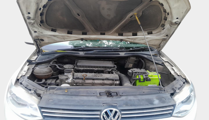 2014 Volkswagen Vento COMFORTLINE 1.6, Petrol, Manual, 2,77,771 km, exterior