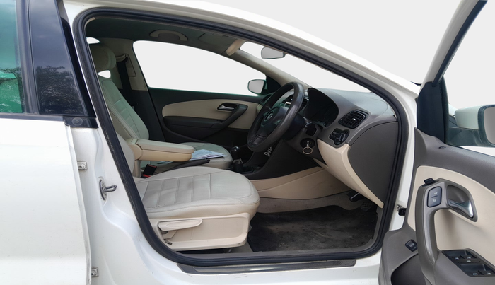 2014 Volkswagen Vento COMFORTLINE 1.6, Petrol, Manual, 2,77,771 km, interior