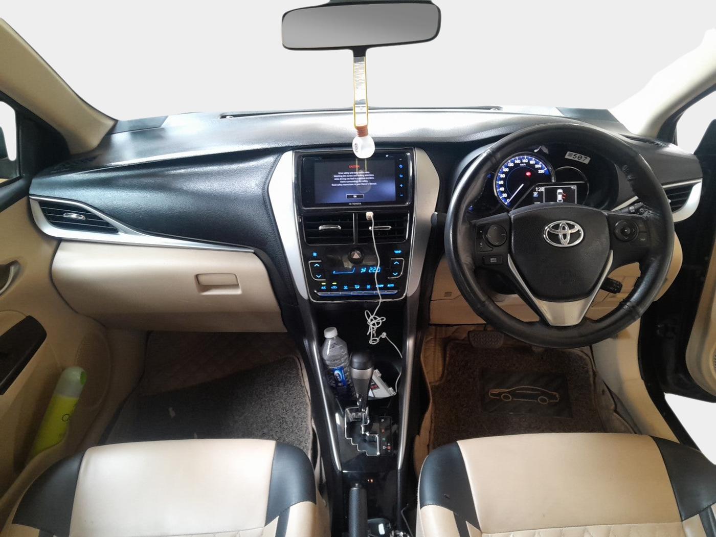 2018 Toyota YARIS V CVT, Petrol, Automatic, 61,810 km, interior