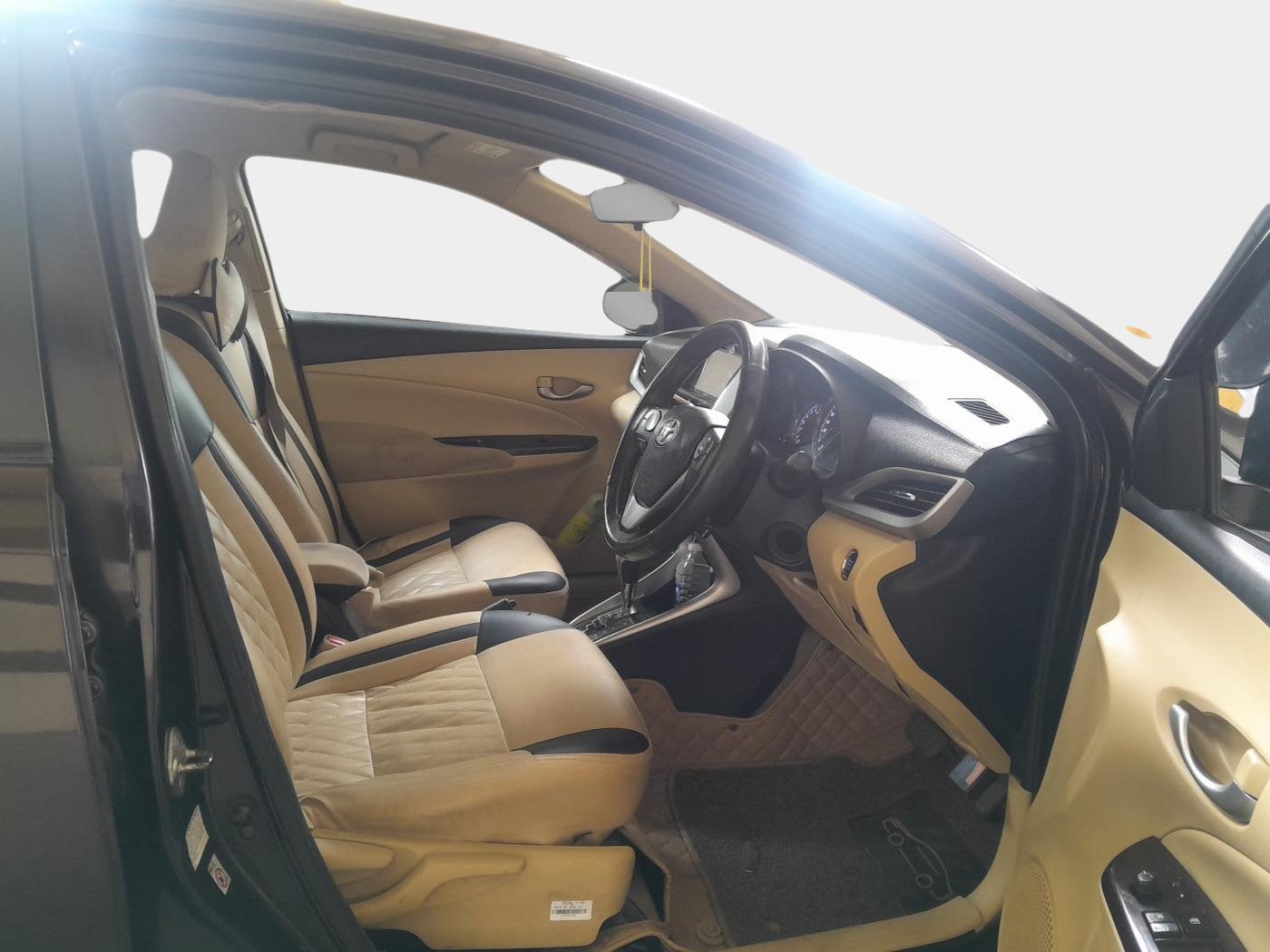 2018 Toyota YARIS V CVT, Petrol, Automatic, 61,810 km, interior