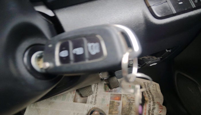 2020 Hyundai VENUE SX 1.0 (O) TURBO IMT DUAL TONE, Petrol, Manual, 40,435 km, interior