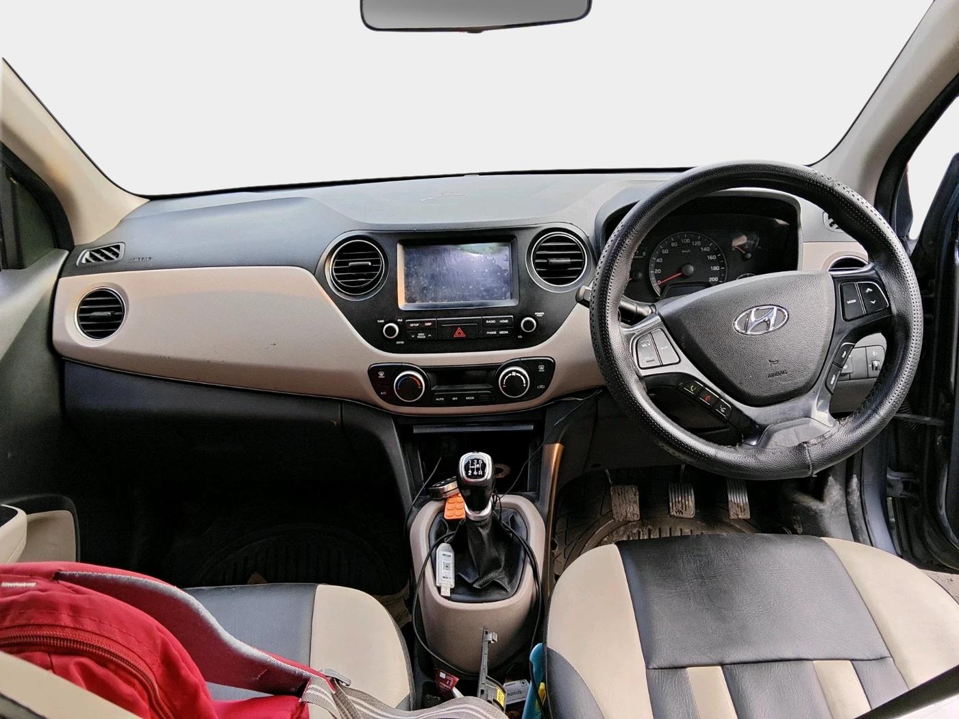 2019 Hyundai Xcent SX 1.2 (O), Petrol, Manual, 1,54,557 km, interior