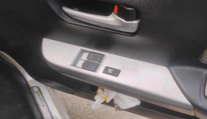 2013 Maruti Wagon R 1.0 LXI, Petrol, Manual, 64,071 km, interior