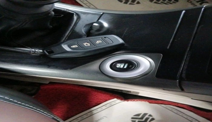 2015 Mahindra XUV500 W10, Diesel, Manual, 1,53,199 km, interior