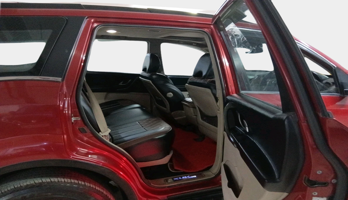 2015 Mahindra XUV500 W10, Diesel, Manual, 1,53,199 km, interior