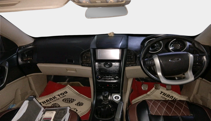 2015 Mahindra XUV500 W10, Diesel, Manual, 1,53,199 km, interior