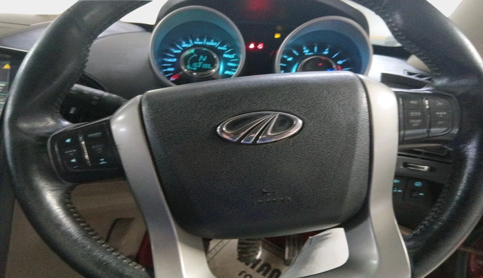 2015 Mahindra XUV500 W10, Diesel, Manual, 1,53,199 km, interior