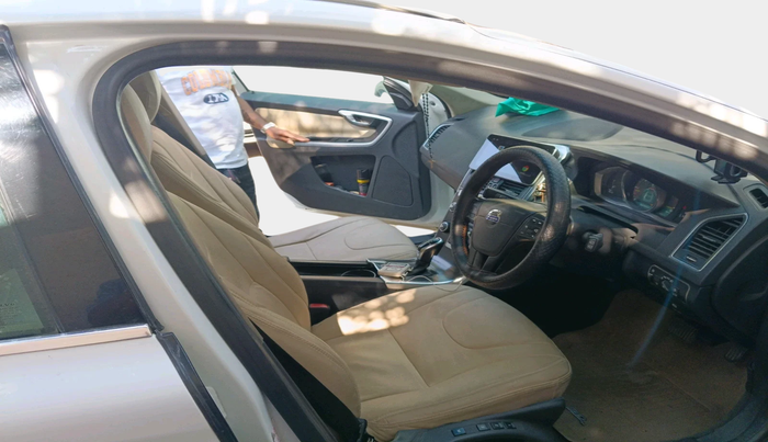 2013 Volvo XC 60 D4 KINETIC, Diesel, Automatic, 1,18,547 km, interior