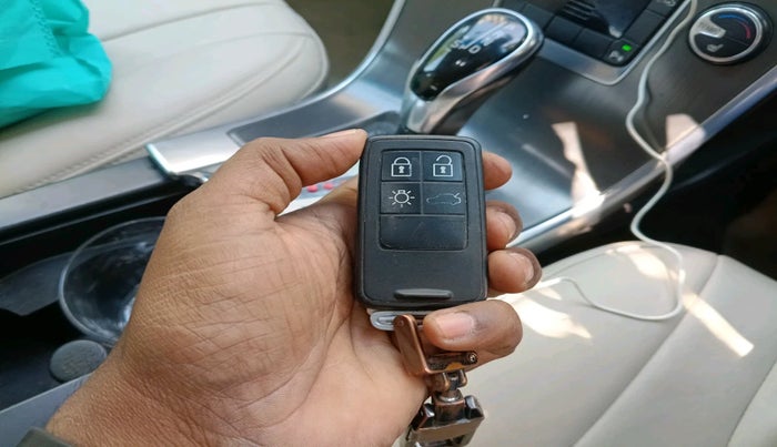 2013 Volvo XC 60 D4 KINETIC, Diesel, Automatic, 1,18,547 km, interior