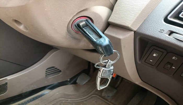 2012 Mahindra XUV500 W8, Diesel, Manual, 1,18,420 km, interior