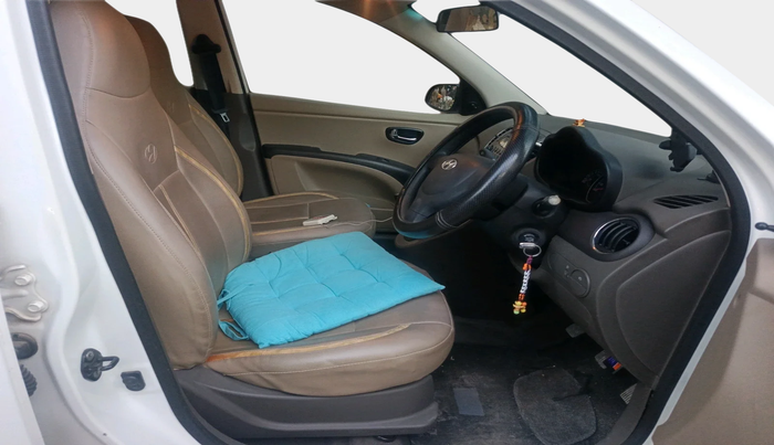 2014 Hyundai i10 SPORTZ 1.1, Petrol, Manual, 28,500 km, interior