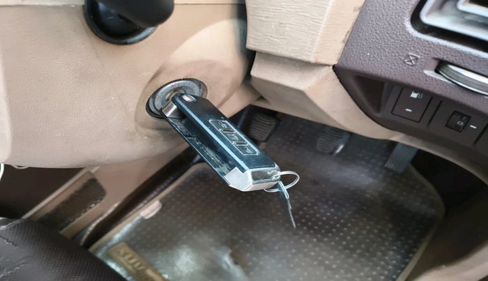 2014 Mahindra XUV500 W6, Diesel, Manual, 1,26,505 km, interior