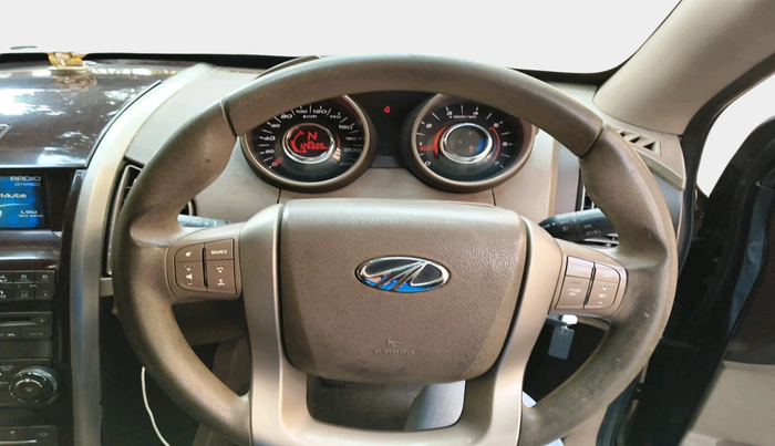 2014 Mahindra XUV500 W6, Diesel, Manual, 1,26,505 km, interior