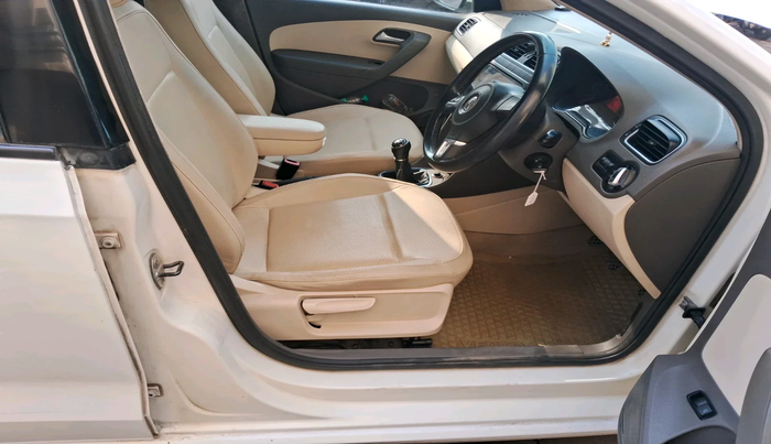 2013 Volkswagen Vento HIGHLINE 1.6 MPI, Petrol, Manual, 50,365 km, interior