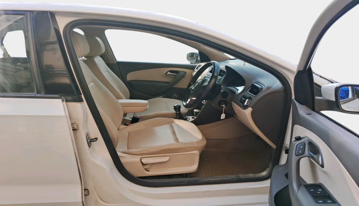 2013 Volkswagen Vento HIGHLINE 1.6 MPI, Petrol, Manual, 50,365 km, interior