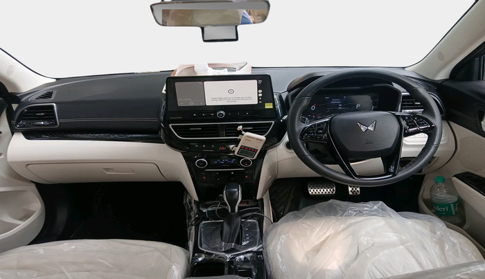 2024 Mahindra XUV 3XO AX7L 1.2 Petrol AT, Petrol, Automatic, 4,542 km, interior