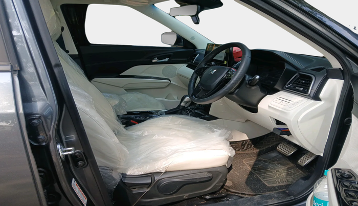 2024 Mahindra XUV 3XO AX7L 1.2 Petrol AT, Petrol, Automatic, 4,542 km, interior