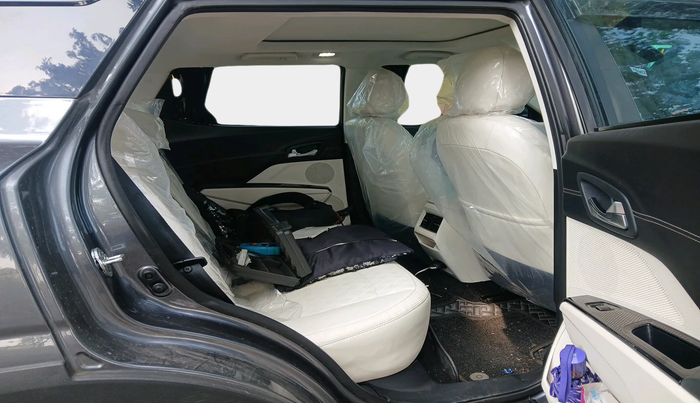 2024 Mahindra XUV 3XO AX7L 1.2 Petrol AT, Petrol, Automatic, 4,542 km, interior