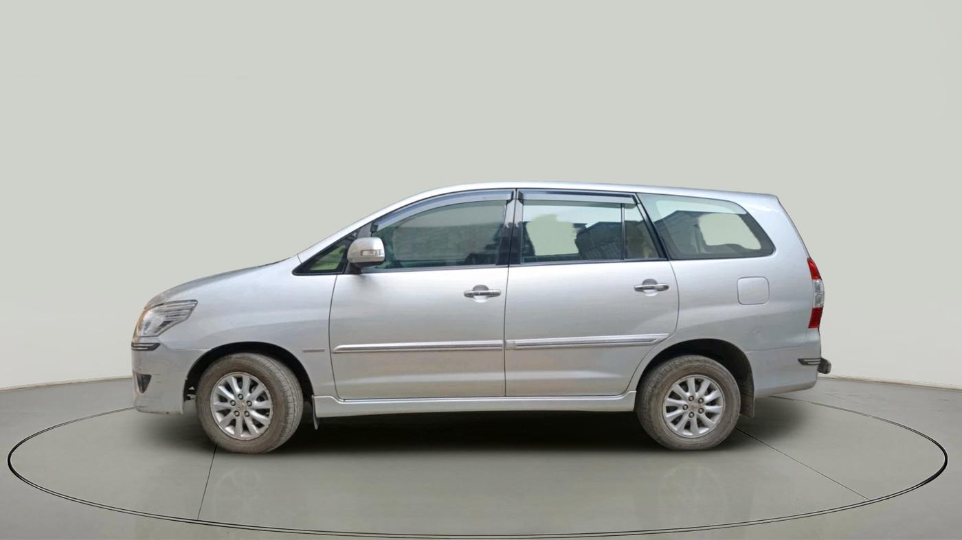 2012 Toyota Innova 2.5 VX 8 STR, Diesel, Manual, 1,94,517 km, exterior