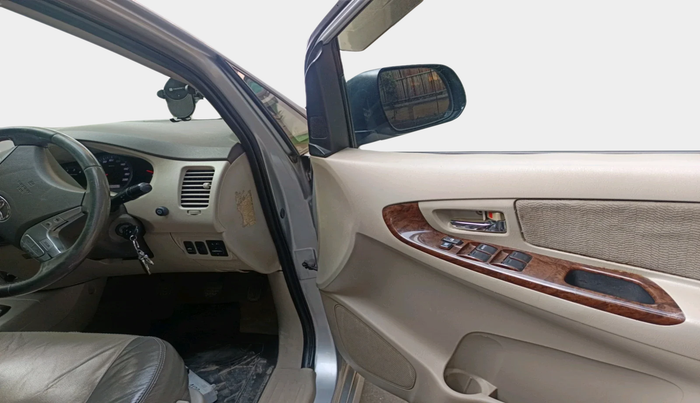 2012 Toyota Innova 2.5 VX 8 STR, Diesel, Manual, 1,94,517 km, interior