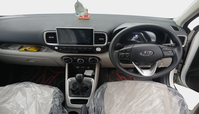 2024 Hyundai VENUE S 1.2, Petrol, Manual, 1,512 km, interior