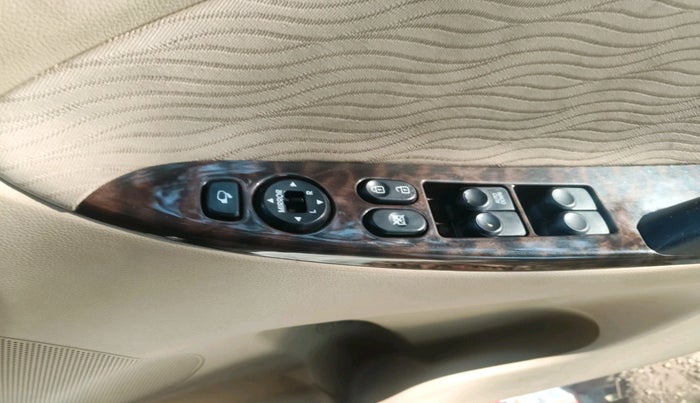 2011 Hyundai Verna FLUIDIC 1.6 CRDI SX, Diesel, Manual, 45,846 km, interior