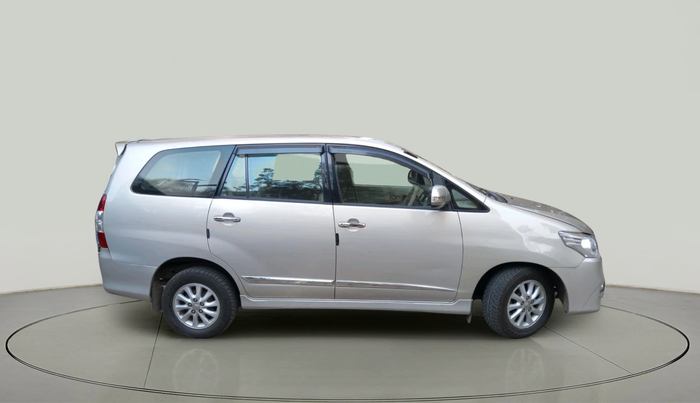 2014 Toyota Innova 2.5 VX 8 STR, Diesel, Manual, 1,12,081 km, exterior