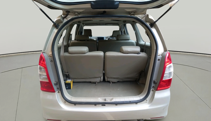 2014 Toyota Innova 2.5 VX 8 STR, Diesel, Manual, 1,12,081 km, exterior