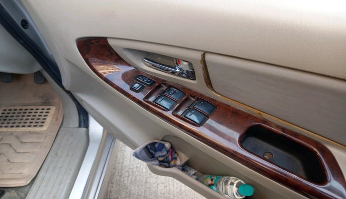 2014 Toyota Innova 2.5 VX 8 STR, Diesel, Manual, 1,12,081 km, interior