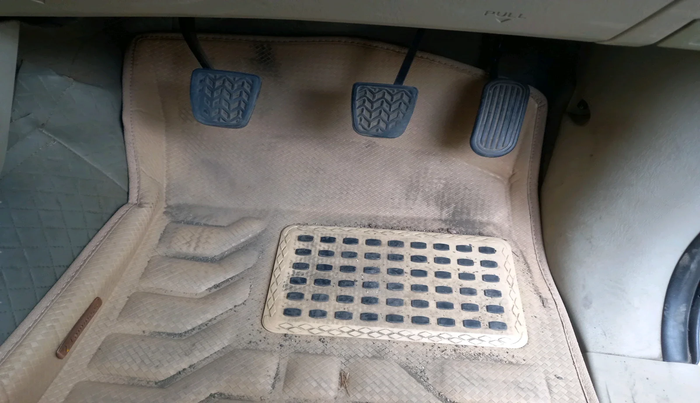 2014 Toyota Innova 2.5 VX 8 STR, Diesel, Manual, 1,12,081 km, interior