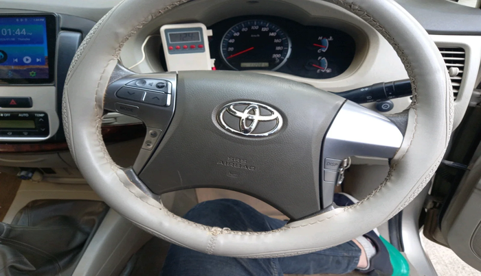 2014 Toyota Innova 2.5 VX 8 STR, Diesel, Manual, 1,12,081 km, interior