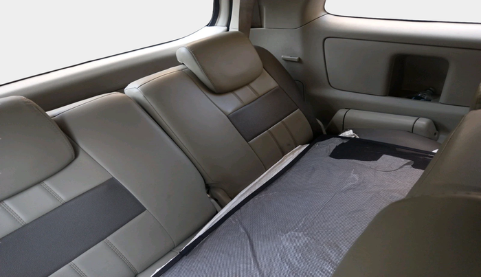 2014 Toyota Innova 2.5 VX 8 STR, Diesel, Manual, 1,12,081 km, interior