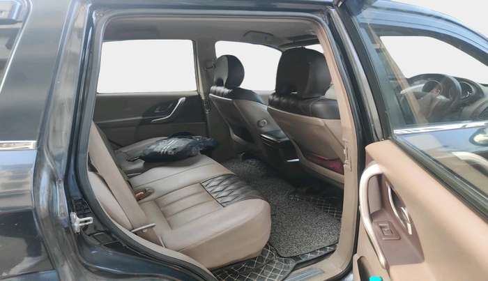 2012 Mahindra XUV500 W8, Diesel, Manual, 1,23,424 km, interior