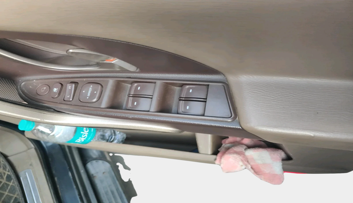 2012 Mahindra XUV500 W8, Diesel, Manual, 1,23,424 km, interior