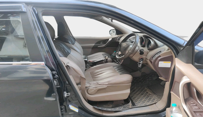 2012 Mahindra XUV500 W8, Diesel, Manual, 1,23,424 km, interior